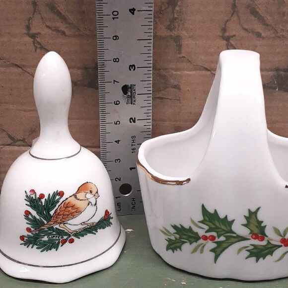 holly berry  Christmas accents for all rooms-3-pc bundle - Picture 2 of 7